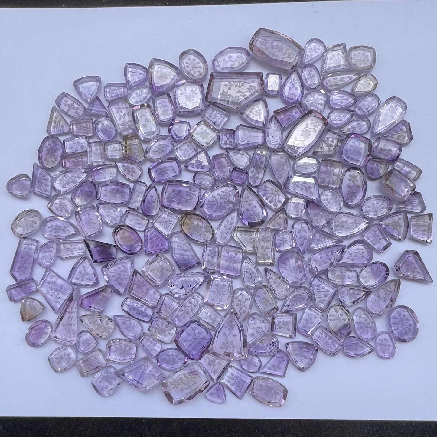 Exquisite Purple Amethyst Carving: A Captivating Display of Beauty (Natural)