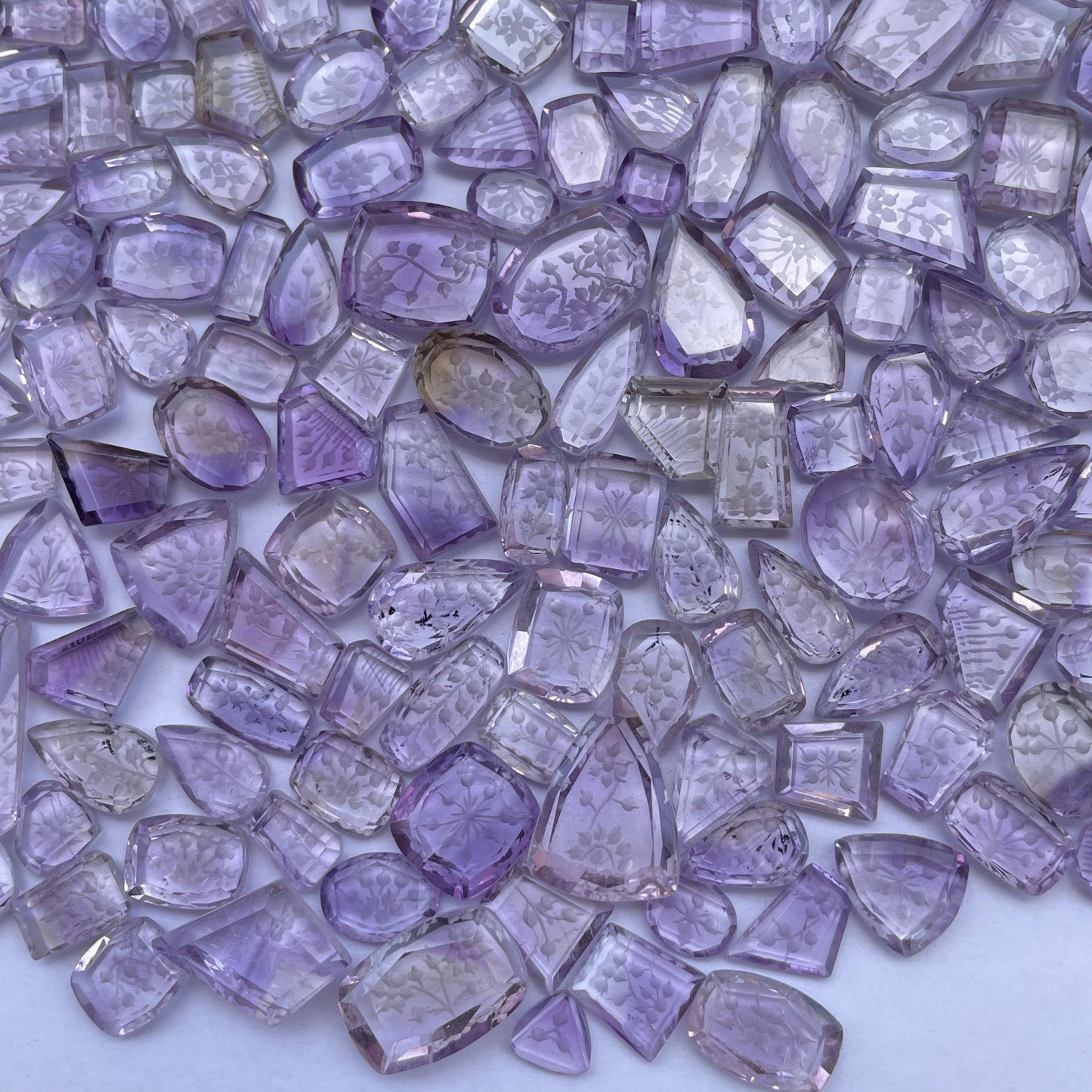 Exquisite Purple Amethyst Carving: A Captivating Display of Beauty (Natural)