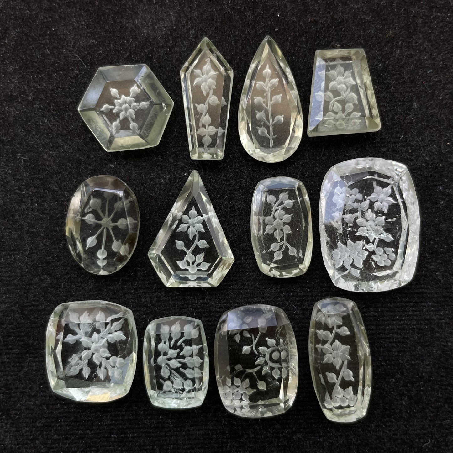 Exquisite Green Amethyst Carving: A Captivating Display of Beauty (Natural)
