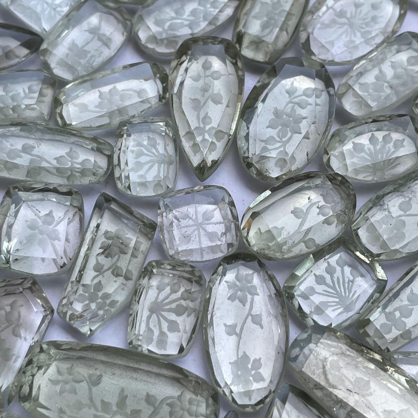 Exquisite Green Amethyst Carving: A Captivating Display of Beauty