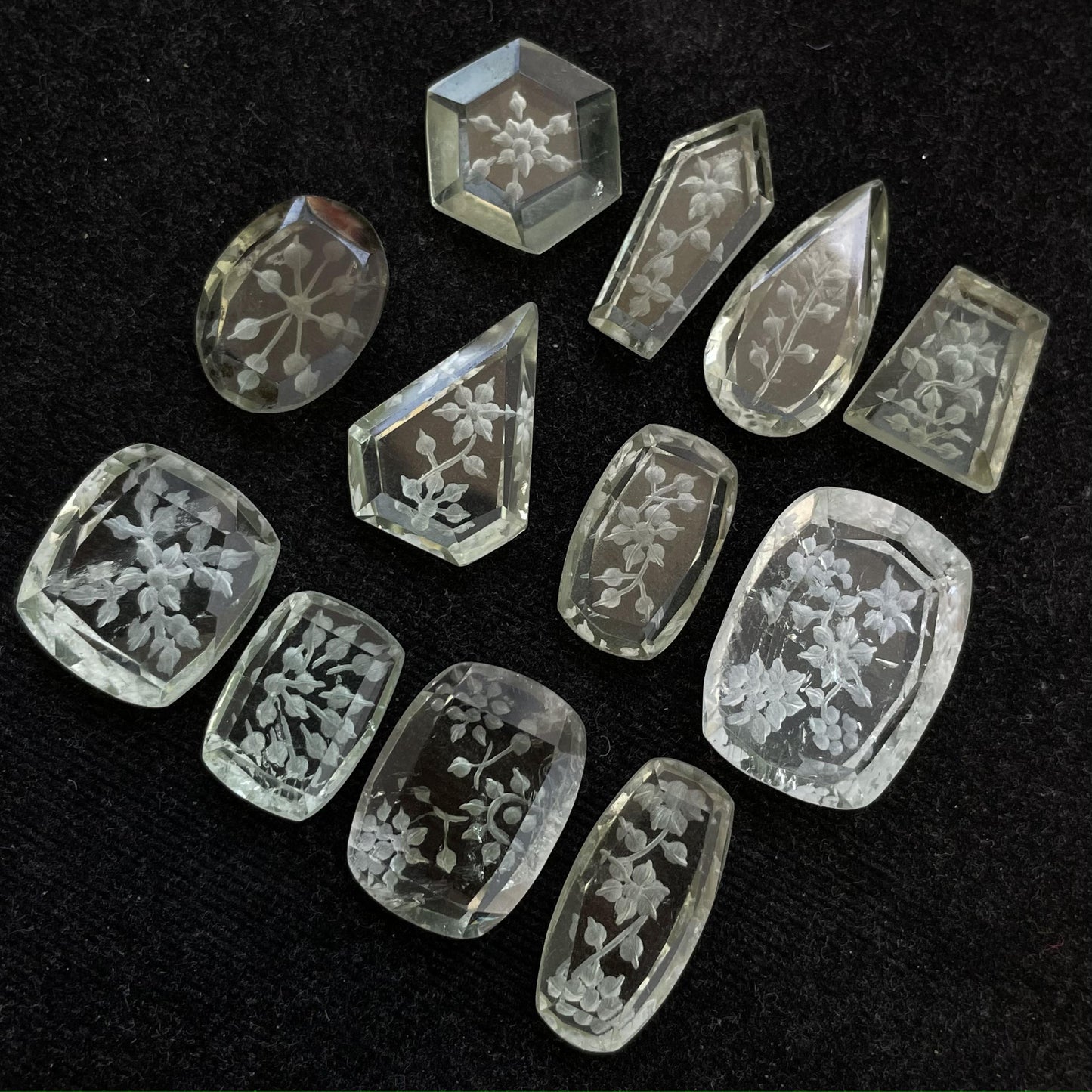 Exquisite Green Amethyst Carving: A Captivating Display of Beauty (Natural)