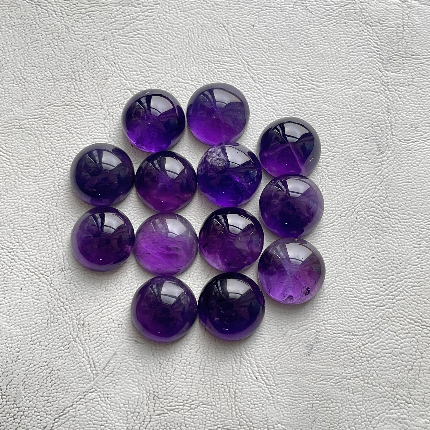 Best Quality of Purple Amethyst 15 mm Round Cabochon