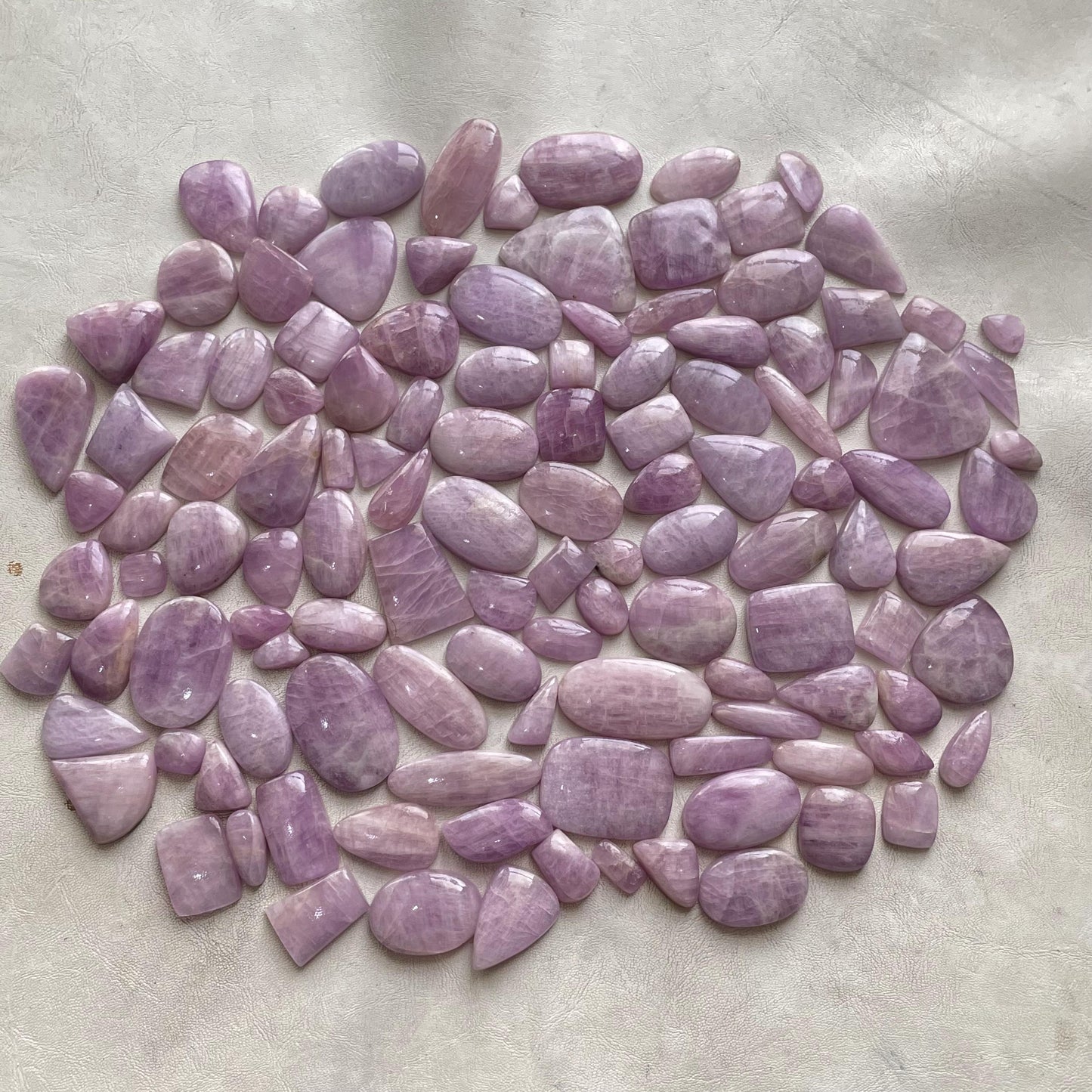 Top Quality of Natural Kunzite cabochon (Natural)