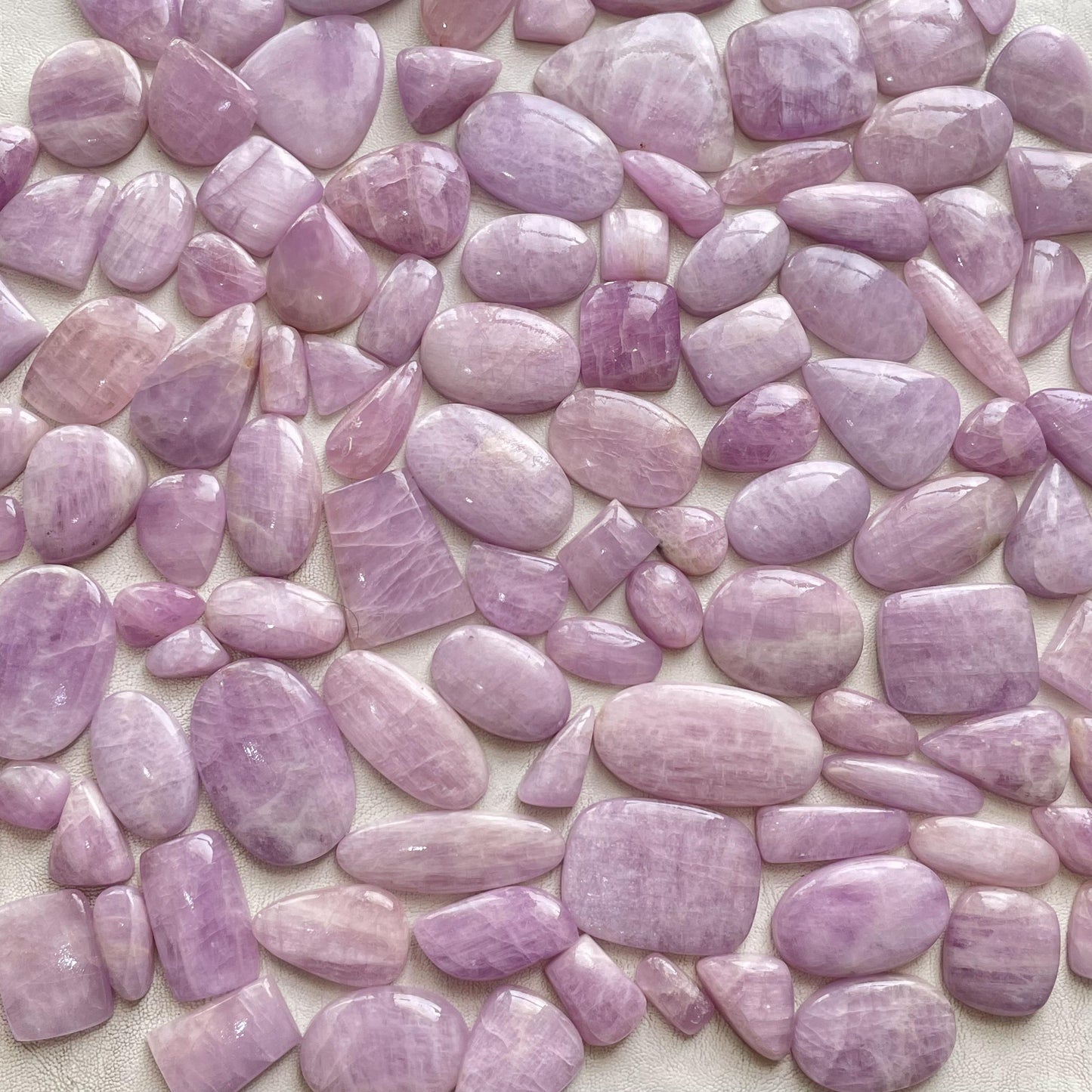 Top Quality of Natural Kunzite cabochon (Natural)