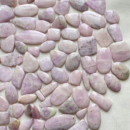 Natural Kunzite cabochon (Natural)