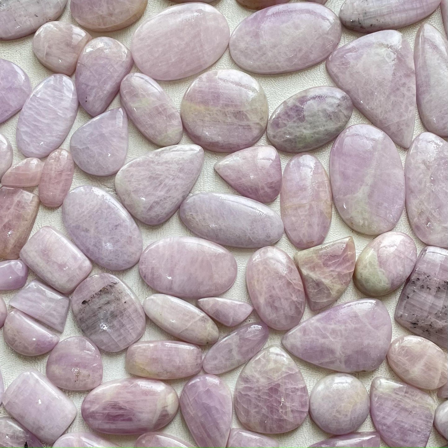 Best Quality of Natural Kunzite cabochon (Natural)