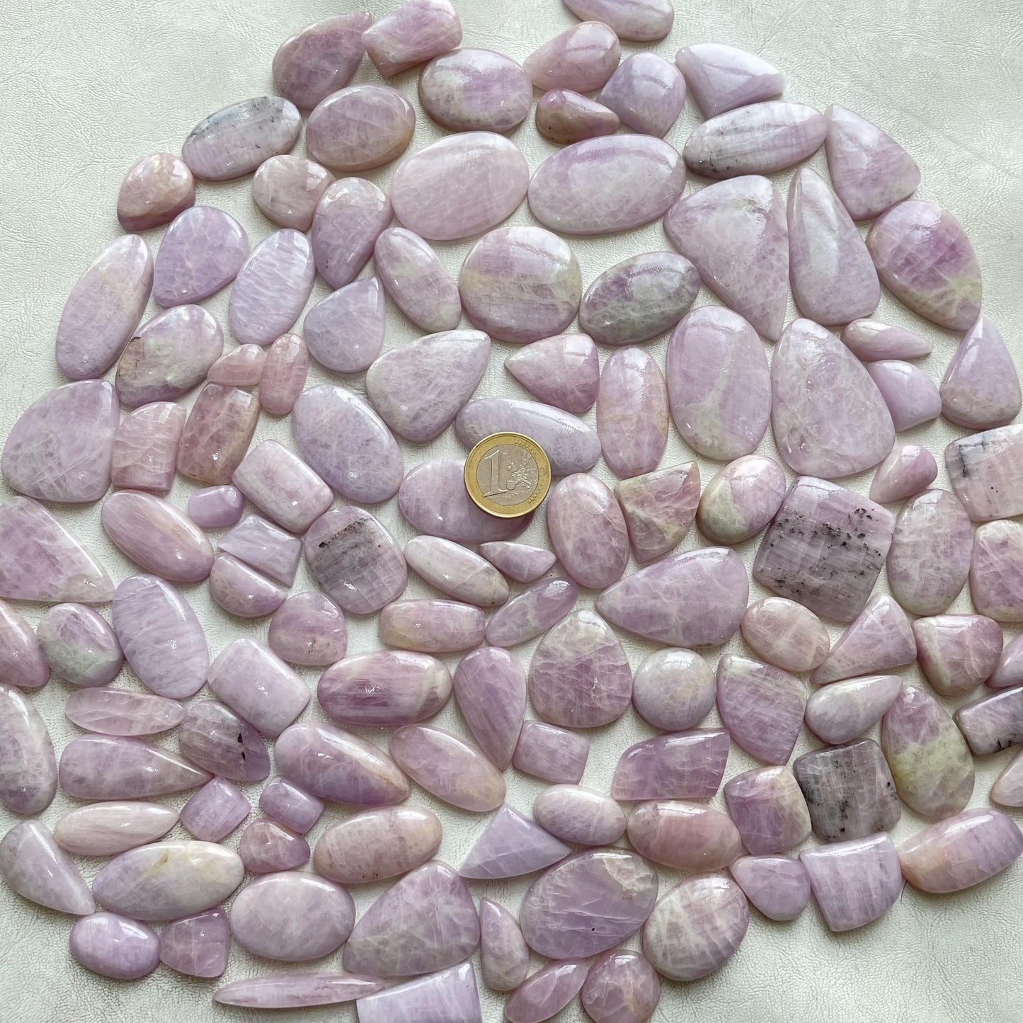 Best Quality of Natural Kunzite cabochon (Natural)