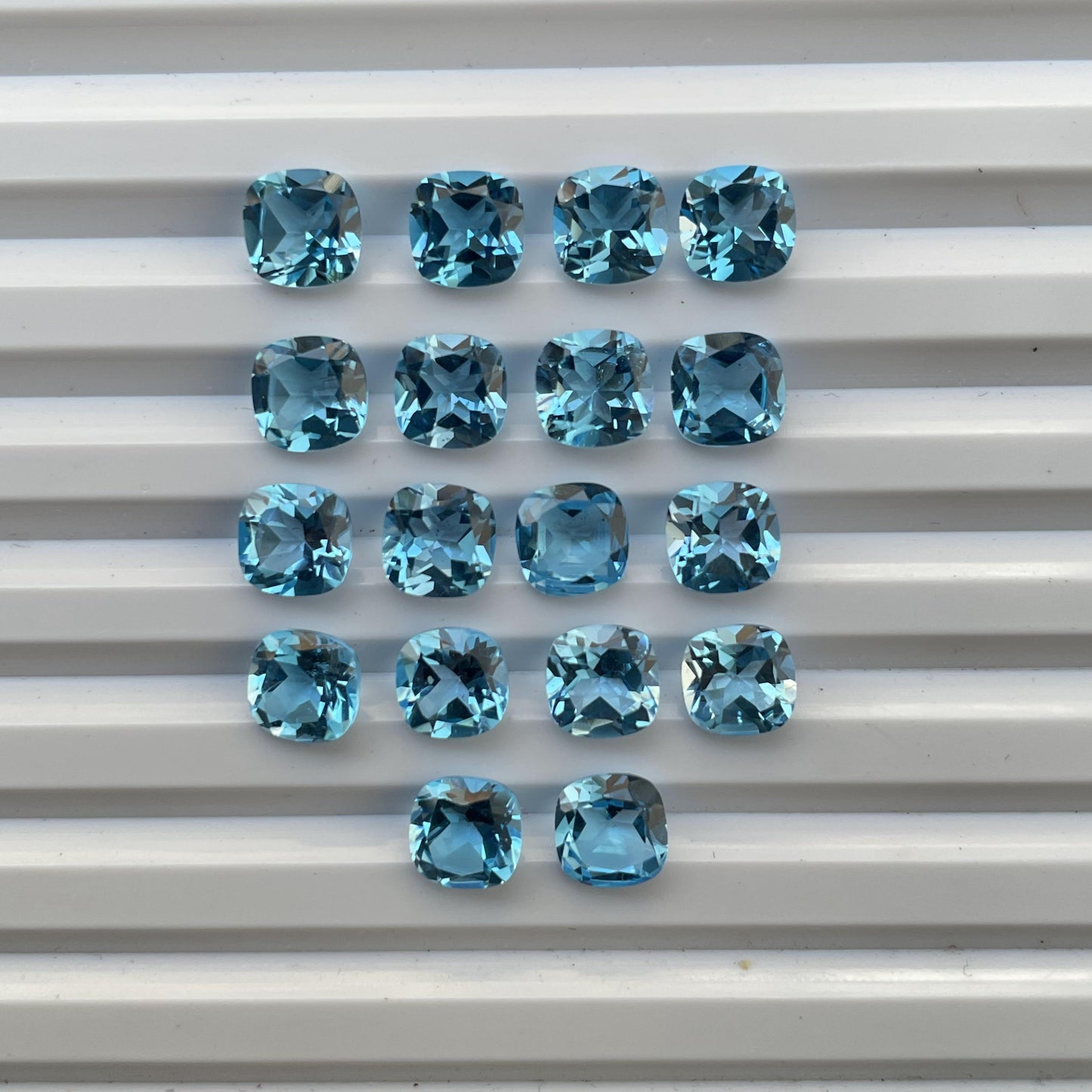 Natural Swiss Blue topaz Faceted Nice Quality (6 mm) Cushion Shape (Natural)