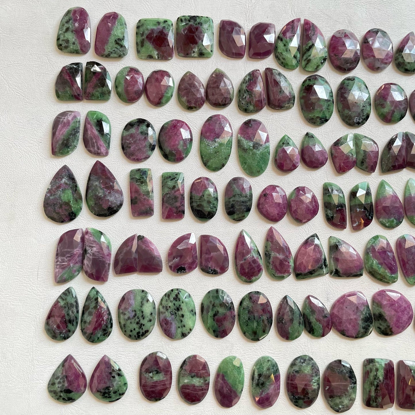 "Natural Exquisite Natural Ruby Zoisite Pairs Cabochon – Perfect for Elegant Jewelry"– Perfect for Elegant Jewelry" (Natural)