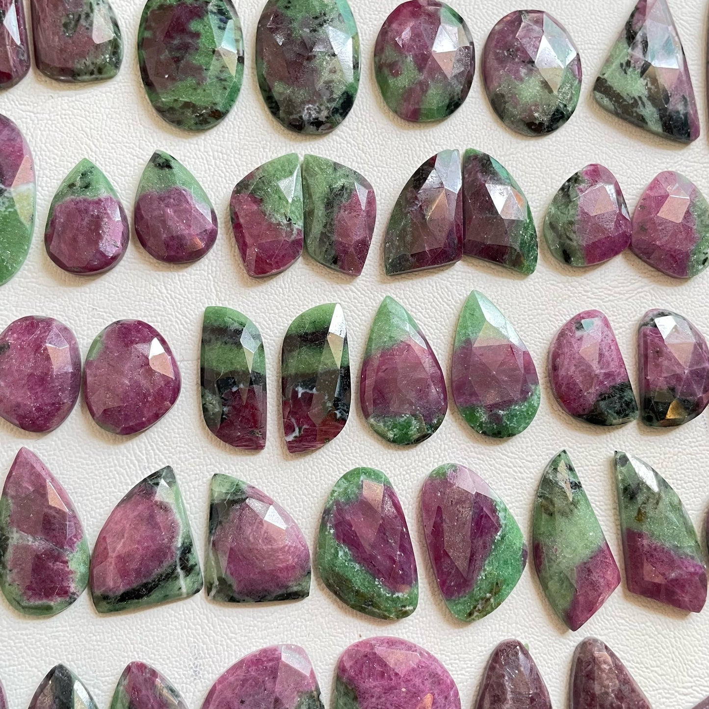 "Natural Exquisite Natural Ruby Zoisite Pairs Cabochon – Perfect for Elegant Jewelry"– Perfect for Elegant Jewelry" (Natural)