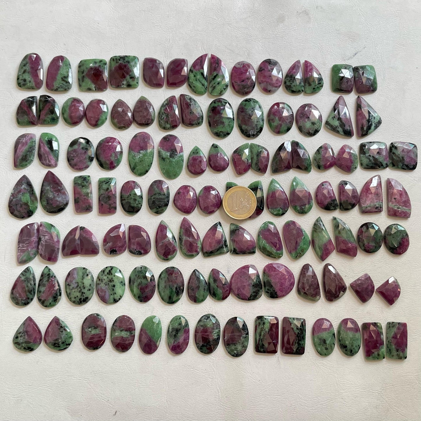 "Natural Exquisite Natural Ruby Zoisite Pairs Cabochon – Perfect for Elegant Jewelry"– Perfect for Elegant Jewelry" (Natural)