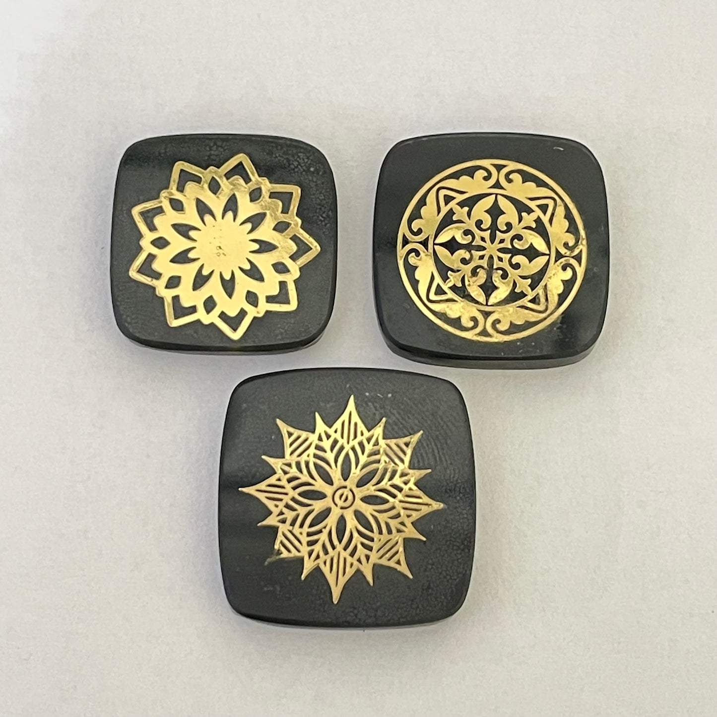 Black Metal doubled Golden Design gemstone offers a luxurious look. (Lab-Created)