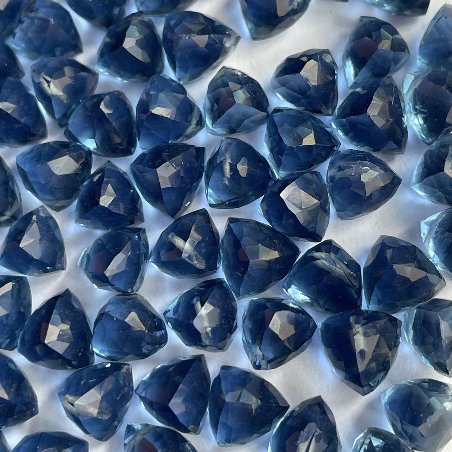 London blue topaz Faceted Nice Quality (7mm) Trillion Shape (Lab-Created)