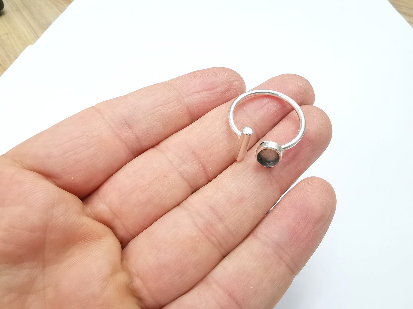 Wrap Ball Ring Blank Setting, Oval Cabochon Mounting, Adjustable Resin Ring Base Bezels, Antique Silver Plated (8x6mm)