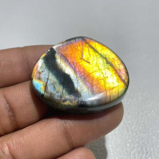 Herat Labradorite Cabochon: Multicolor Flash Gemstone for Jewelry Making (88.5 Cts)