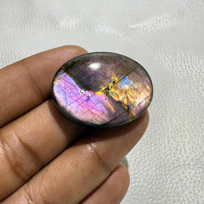 Natural Labradorite Cabochon: Oval Healing Crystal Gemstone (35x22x7 MM, 60.1 Cts
