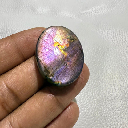 Natural Labradorite Cabochon: Oval Healing Crystal Gemstone (35x22x7 MM, 60.1 Cts