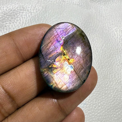 Natural Labradorite Cabochon: Oval Healing Crystal Gemstone (35x22x7 MM, 60.1 Cts