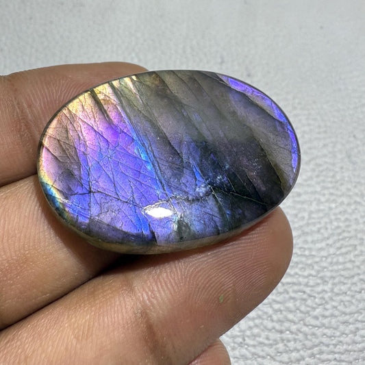 Purple Labradorite Gemstone: 81.90 Cts Oval Cabochon for Jewelry