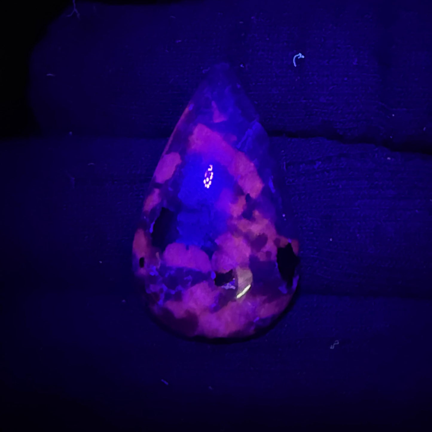 Natural UV Reactive Yooperlite Pear Cabochon, 35X21X6 mm, 32cts, Loose Gemstone for Jewelry Making
