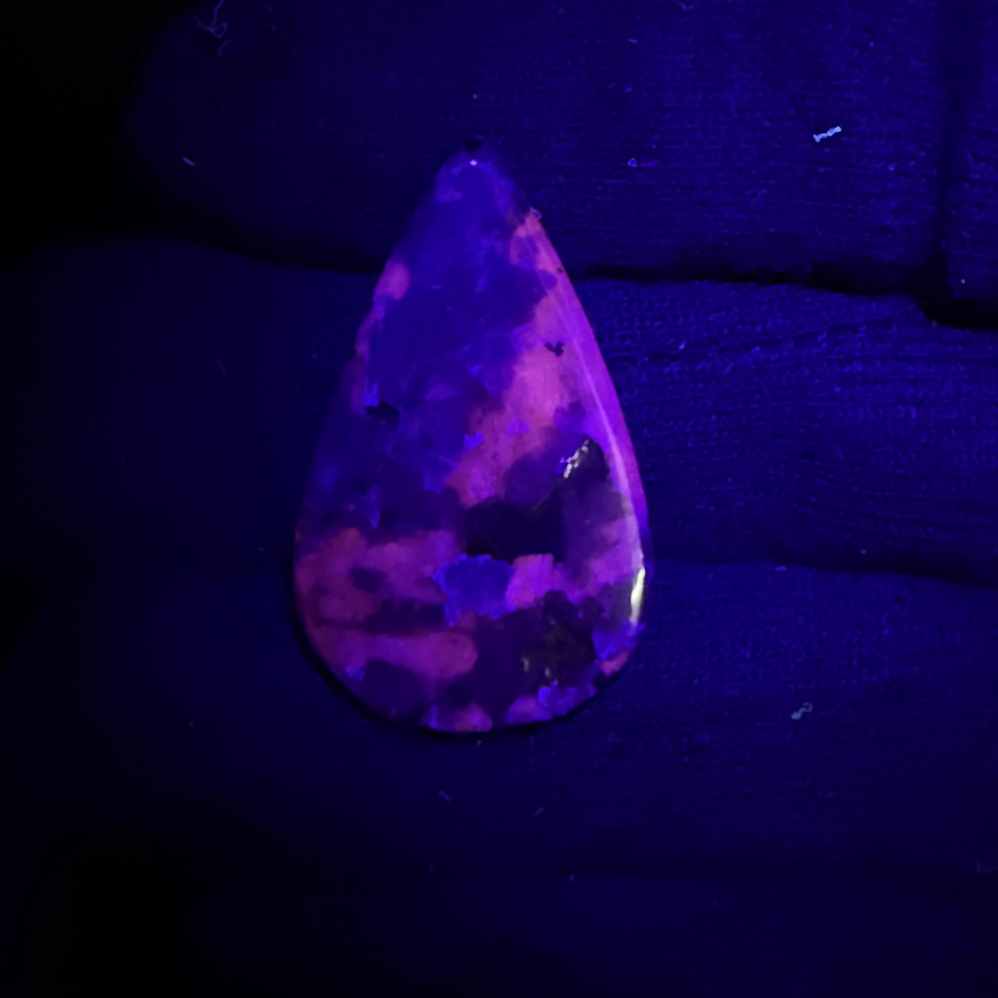 Natural UV Reactive Yooperlite Pear Cabochon, 35X21X6 mm, 32cts, Loose Gemstone for Jewelry Making