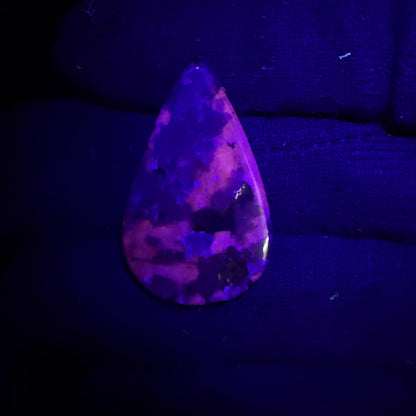Natural UV Reactive Yooperlite Pear Cabochon, 35X21X6 mm, 32cts, Loose Gemstone for Jewelry Making