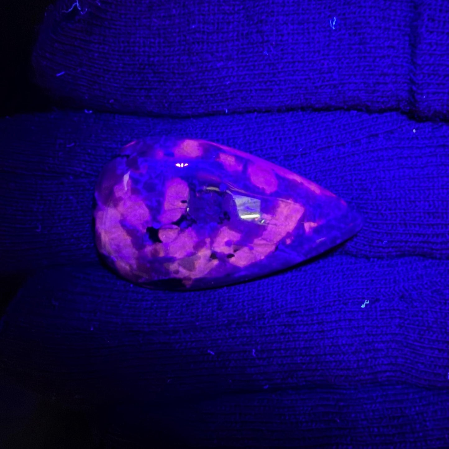 Natural UV Reactive Yooperlite Pear Cabochon, 35X21X6 mm, 32cts, Loose Gemstone for Jewelry Making