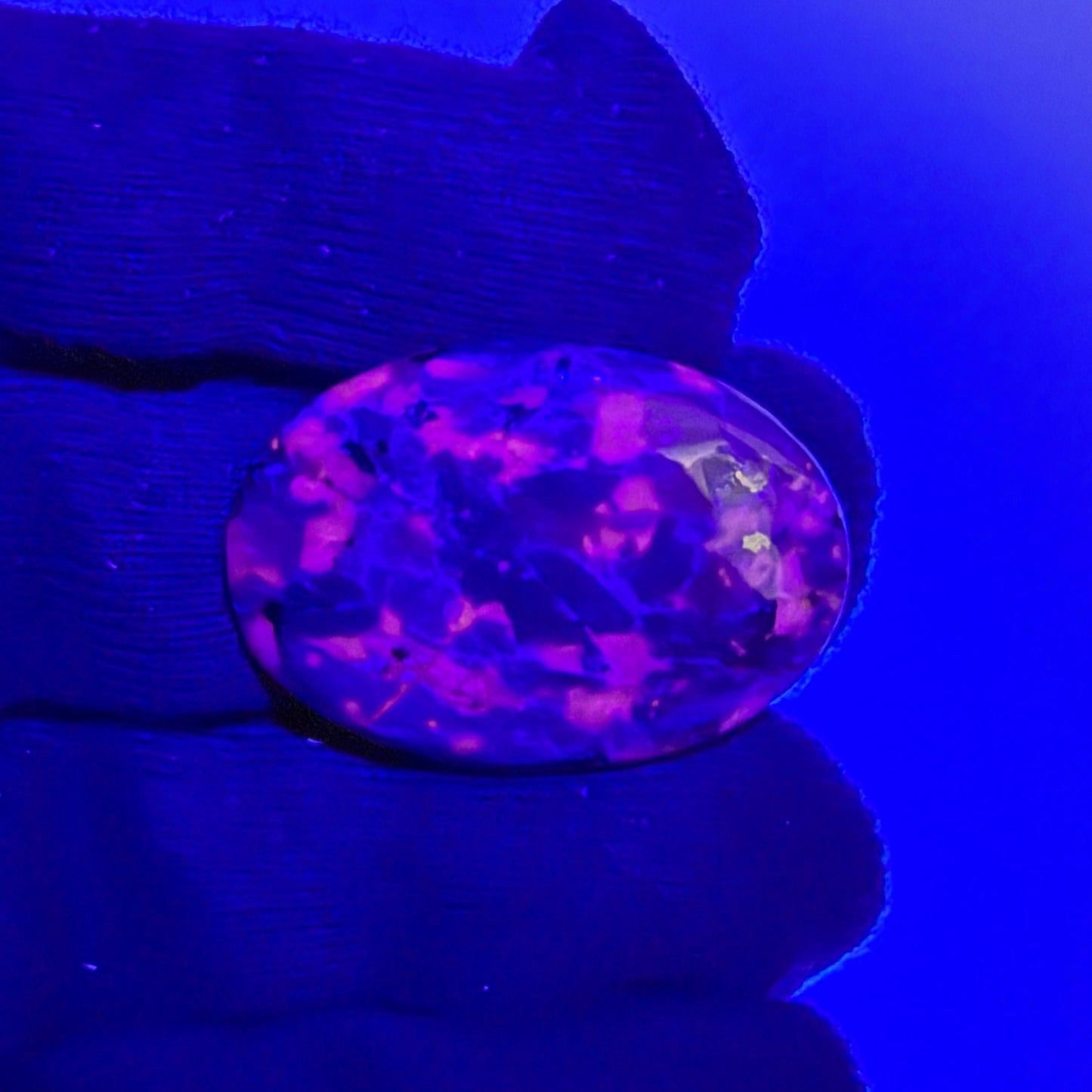 Natural UV Reactive Yooperlite Oval Cabochon, 34x24x5 mm, 36cts, Loose Gemstone for Jewelry Making