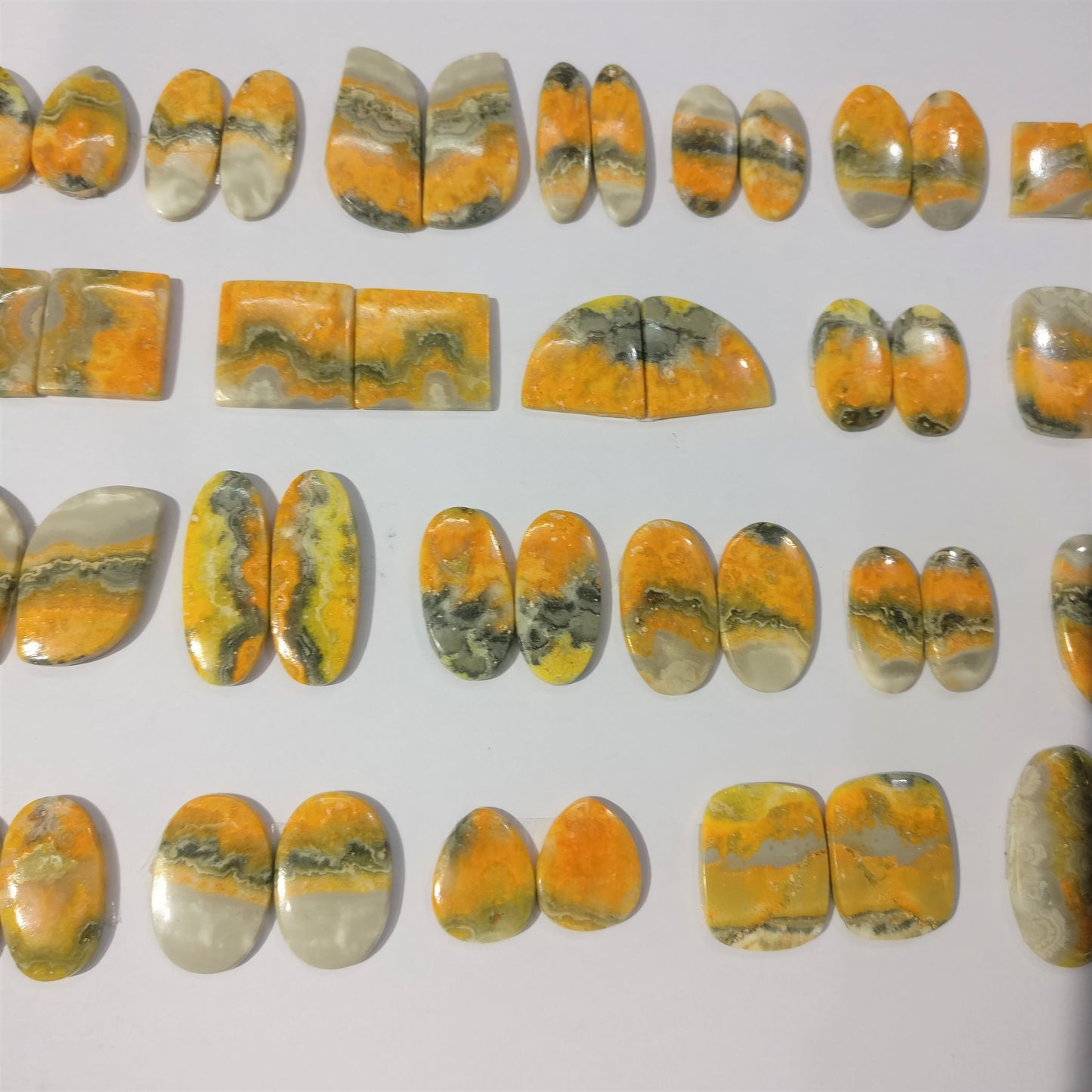 Natural Bumble Bee Jasper Pairs Cabochon (Natural)