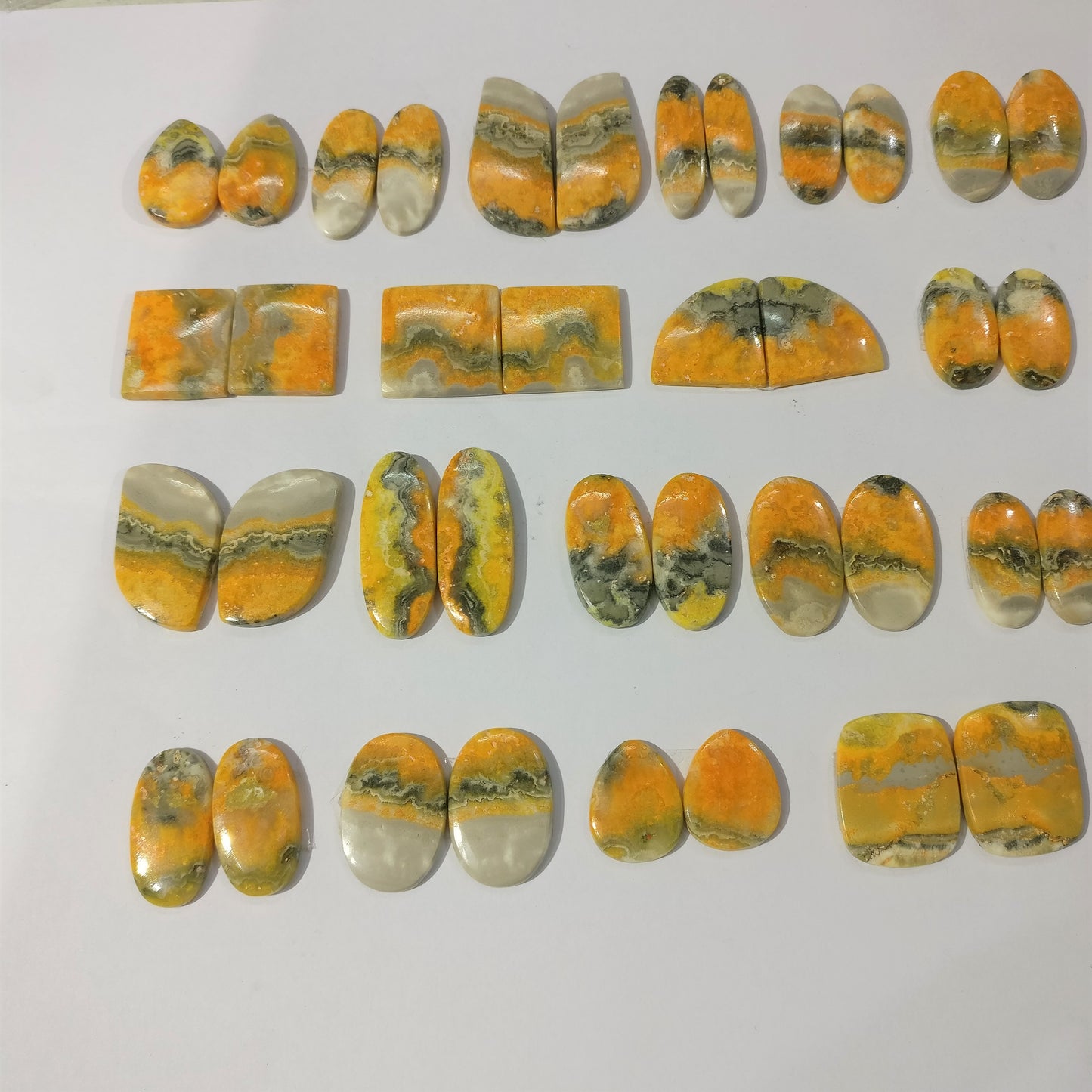 Natural Bumble Bee Jasper Pairs Cabochon (Natural)