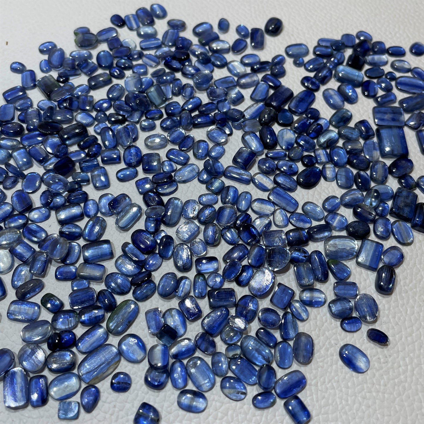 Natural Kyanite Cabochons (Natural)