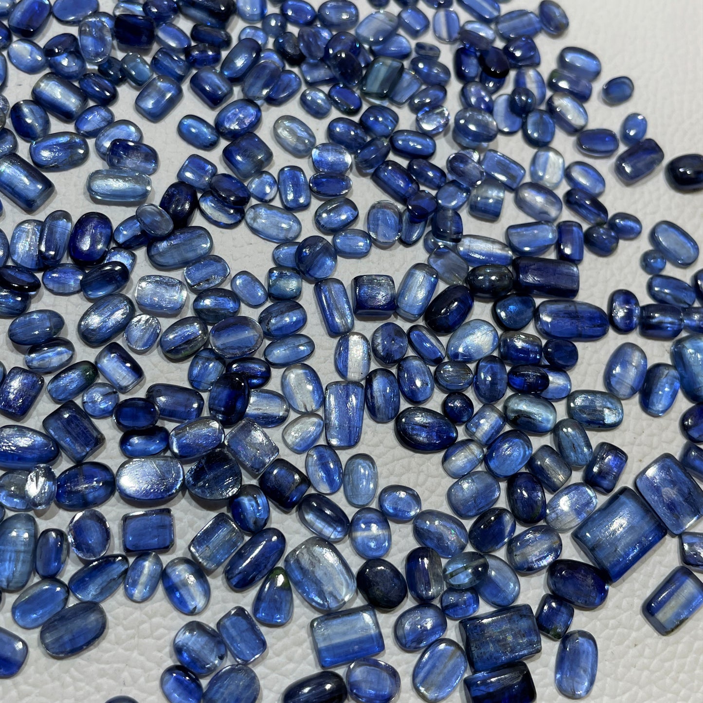 Natural Kyanite Cabochons (Natural)