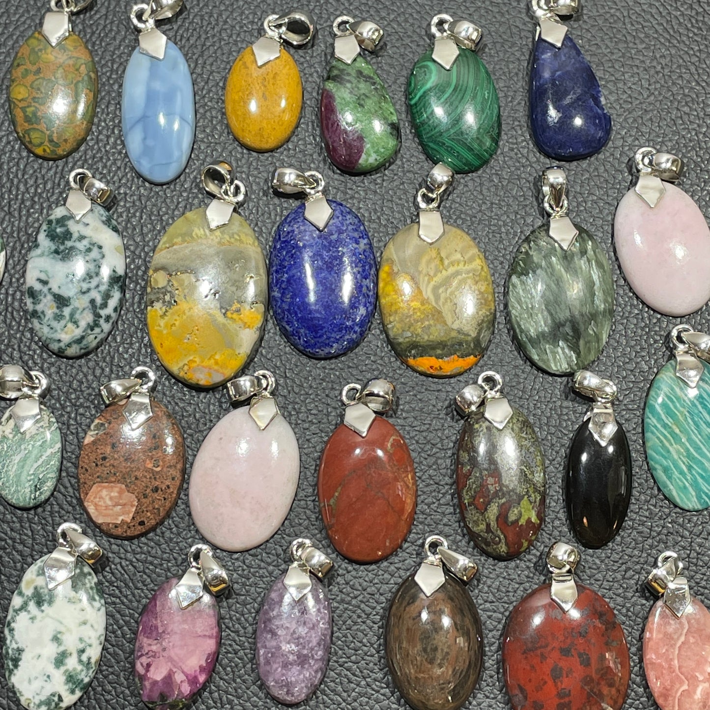 Natural Mix Stone Loop Pendants (Natural)