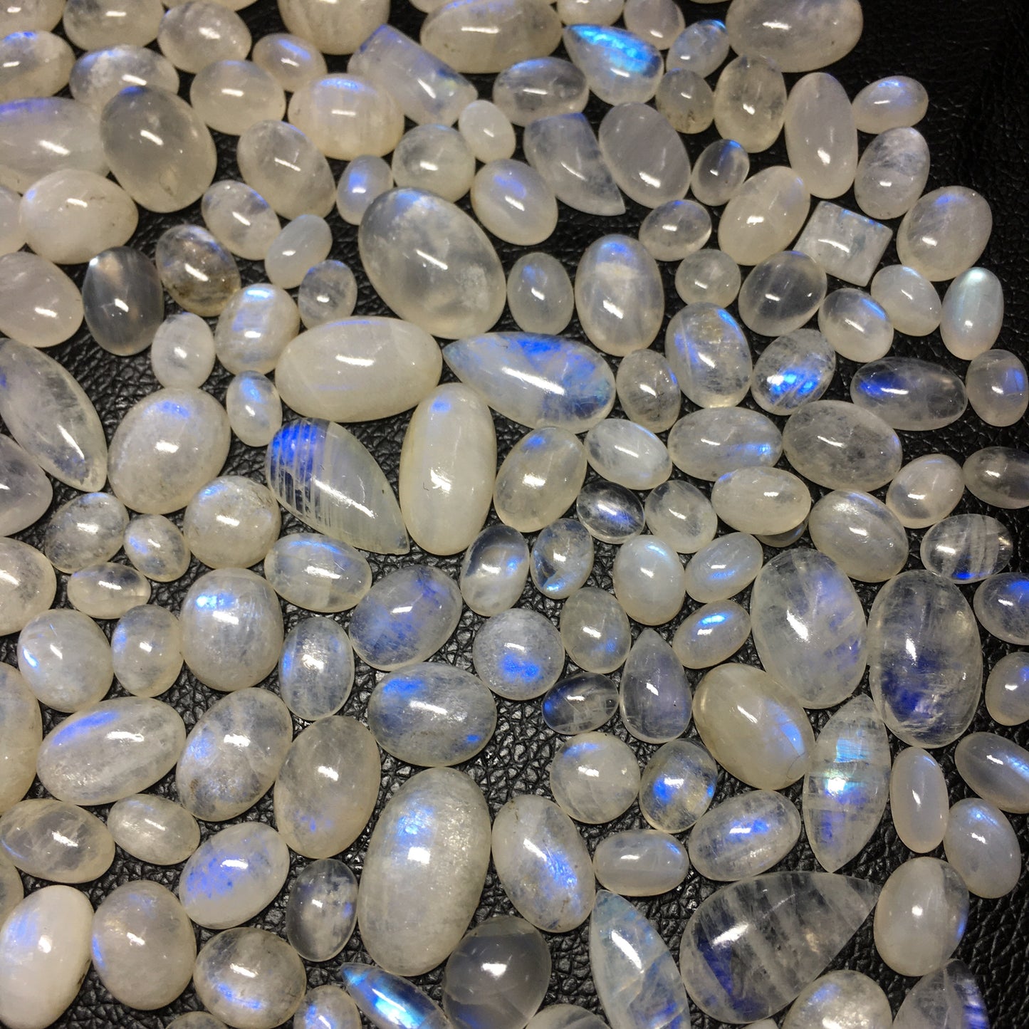 Natural Rainbow Moonstone Cabochon (Natural)