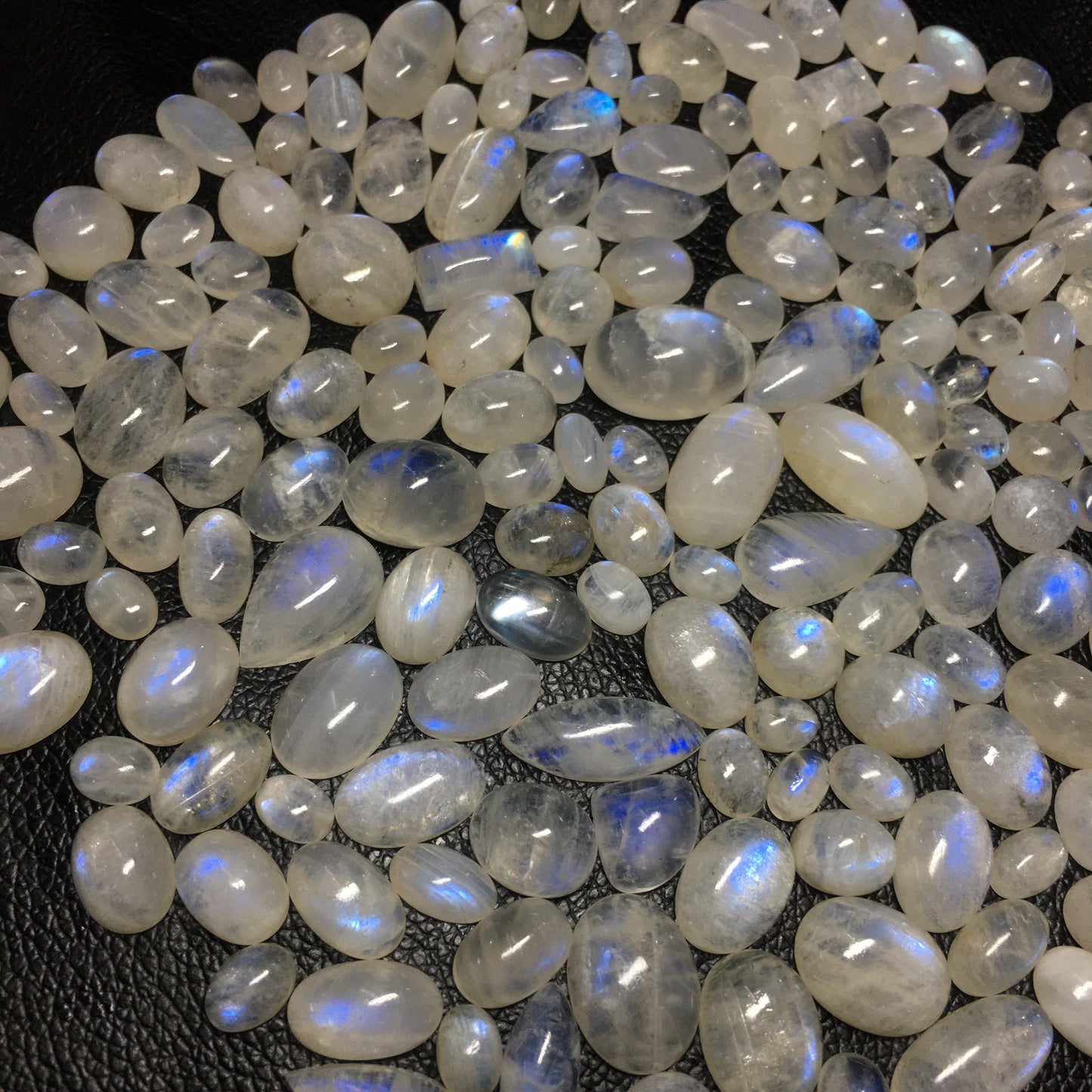 Natural Rainbow Moonstone Cabochon (Natural)