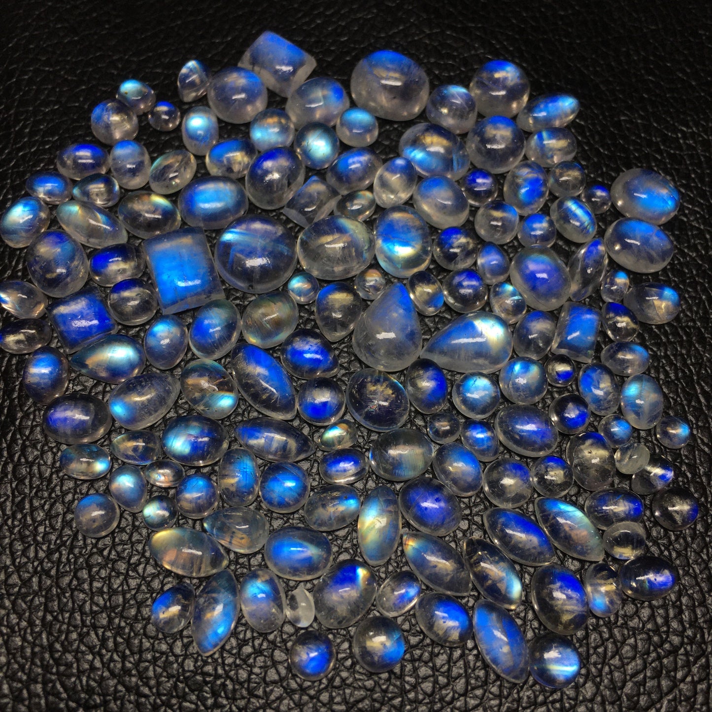 Natural Rainbow Moonstone Cabochon (Natural)