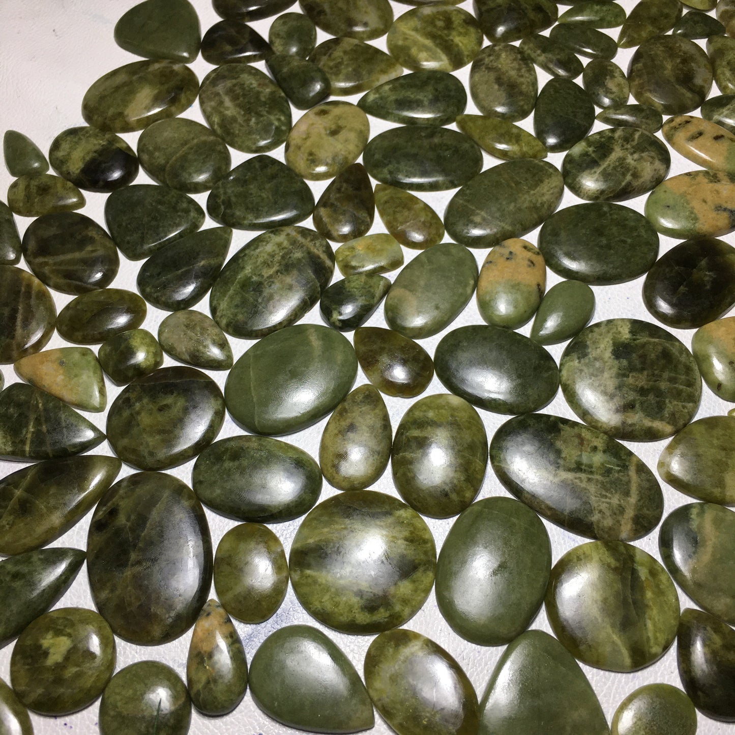 Natural Vesonite Cabochon (Natural)