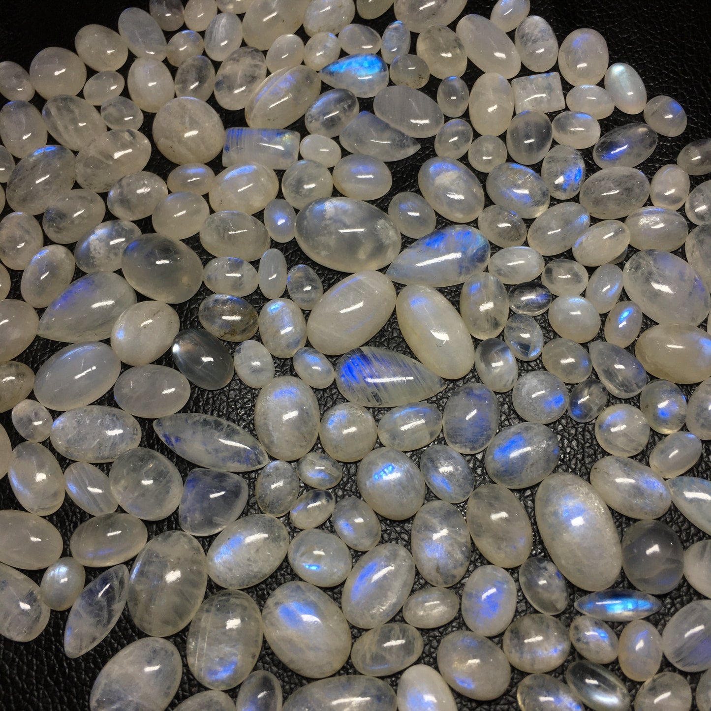 Natural Rainbow Moonstone Cabochon (Natural)