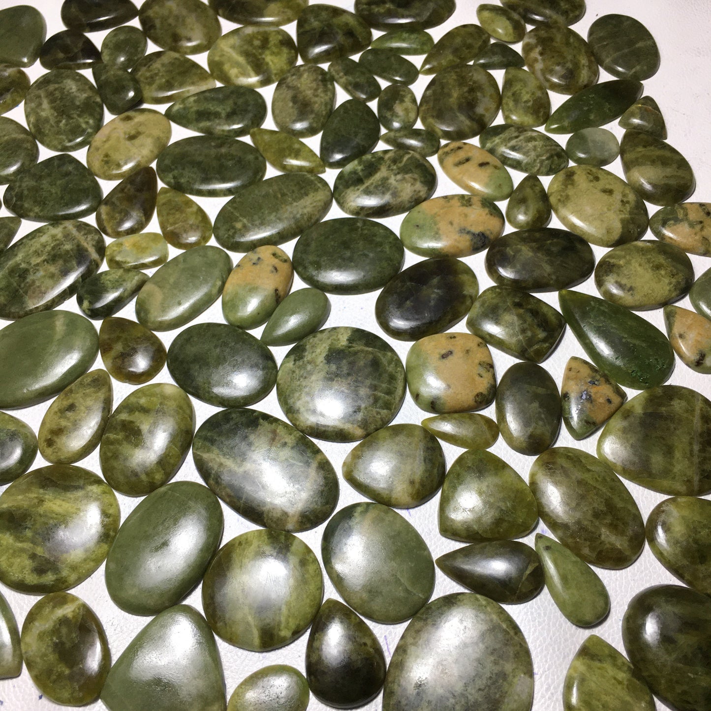 Natural Vesonite Cabochon (Natural)