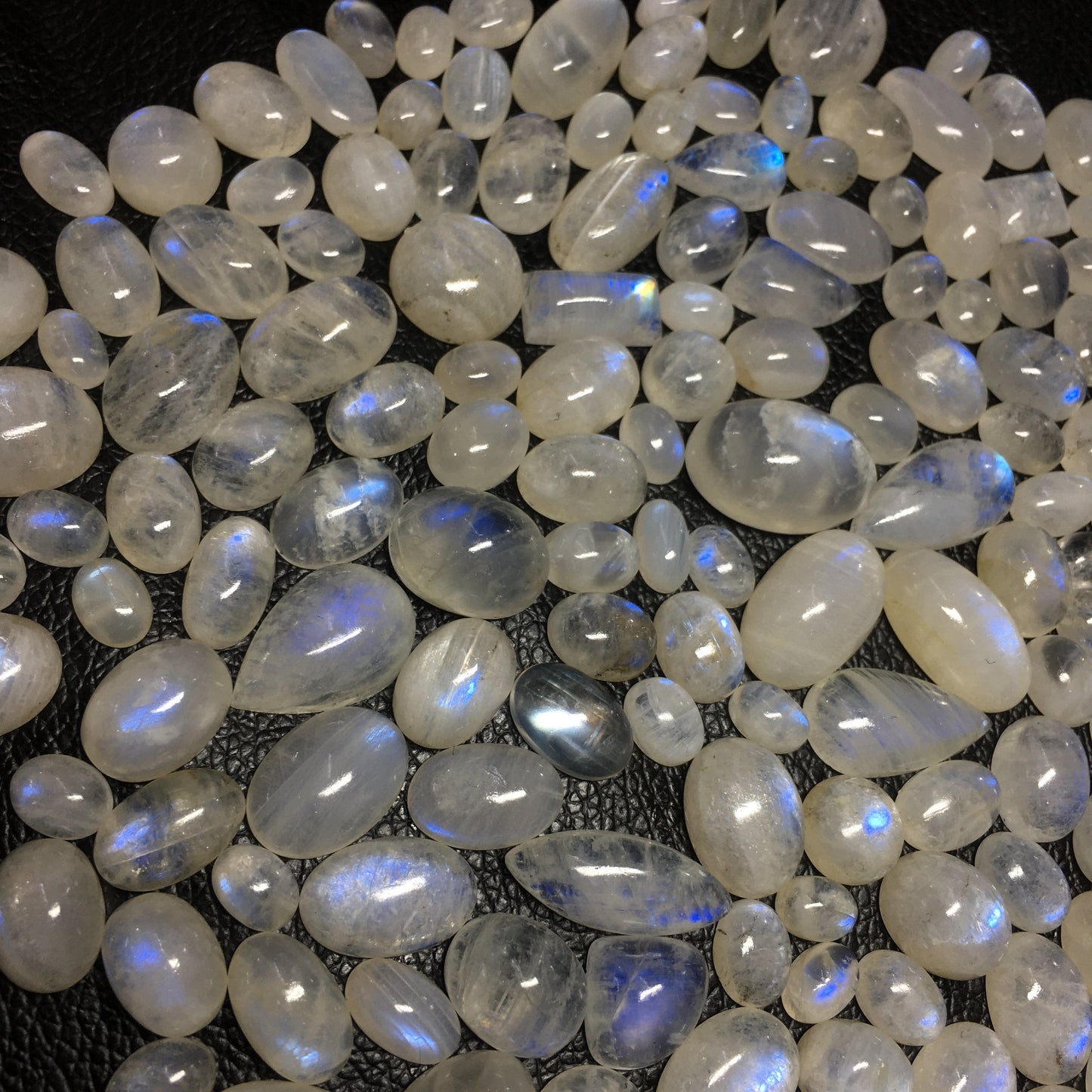 Natural Rainbow Moonstone Cabochon (Natural)